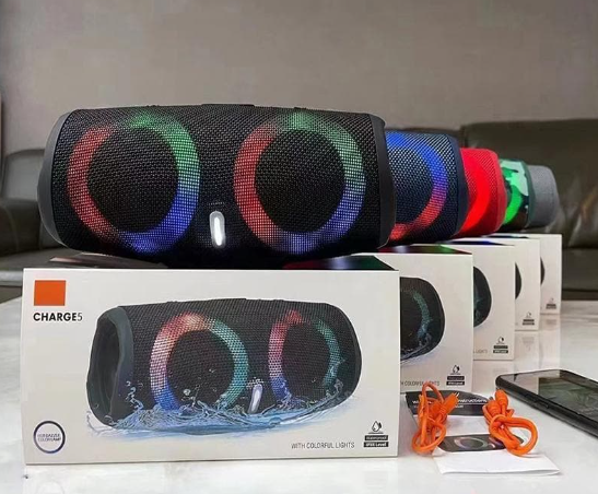 JBL CHARGE 5 RGB disponible en Yaxa Colombia